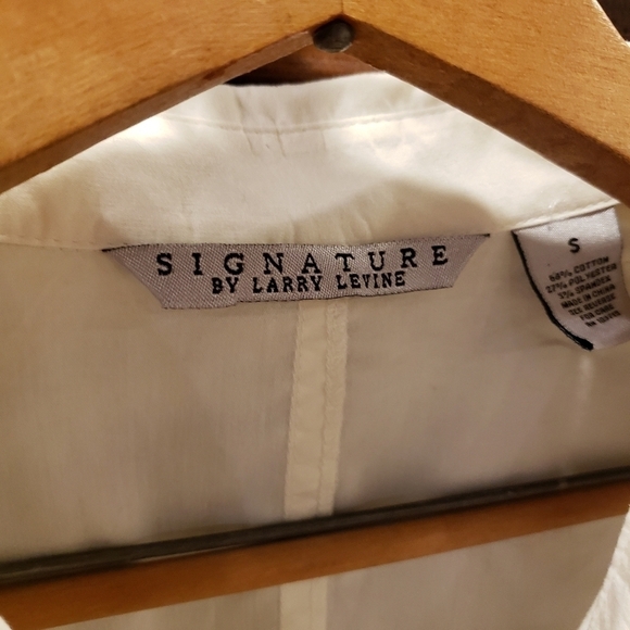 Like NEW Signature by Larry Levine White Tuxedo Blouse Size Small - Picture 3 of 6